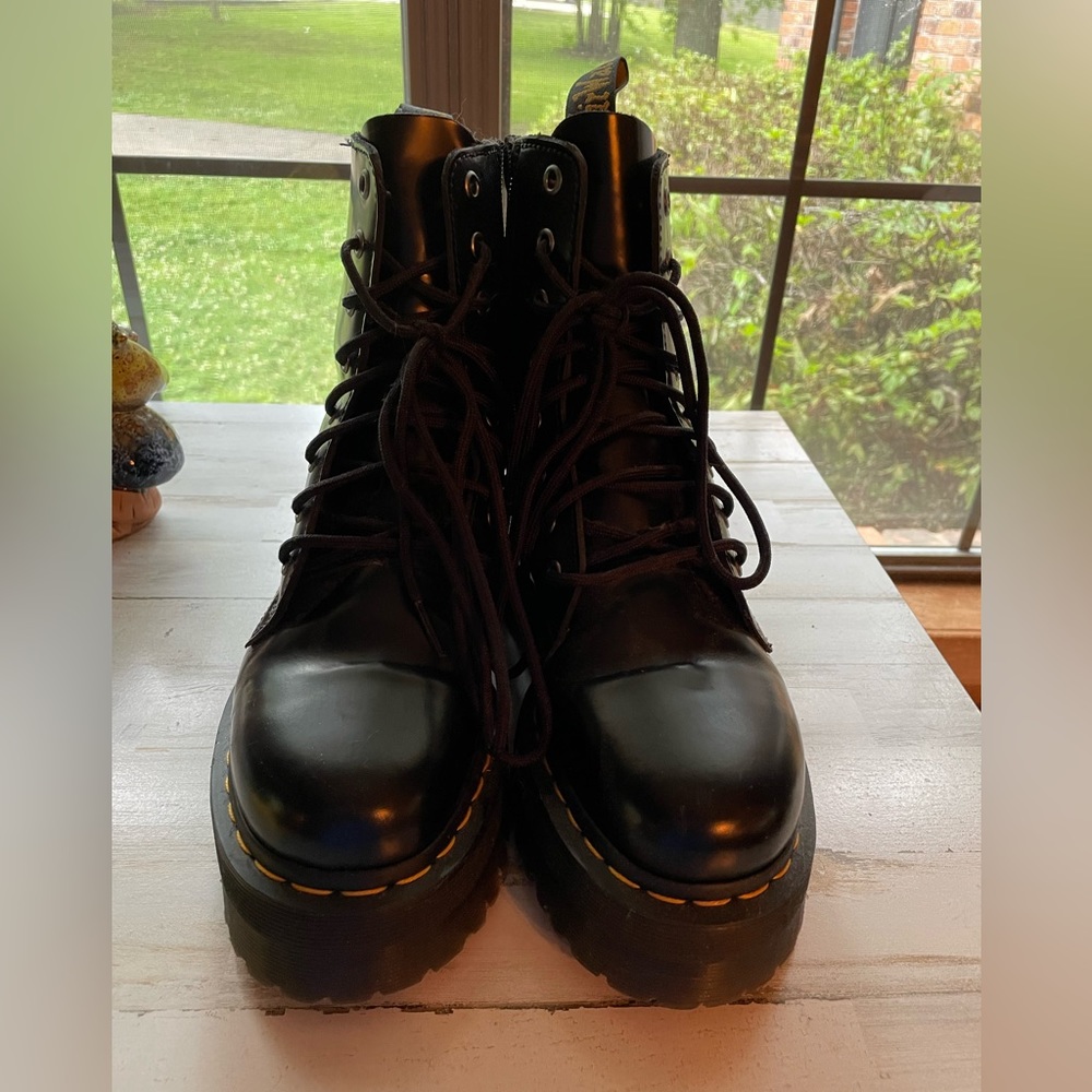 Dr. Marten’s Jadon Smooth Leather Platform Boots - black - men’s size 7